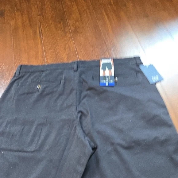 GAP Black Flat Front Shorts Classic Style - Picture 5 of 5